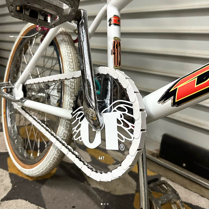 White Chain Caps